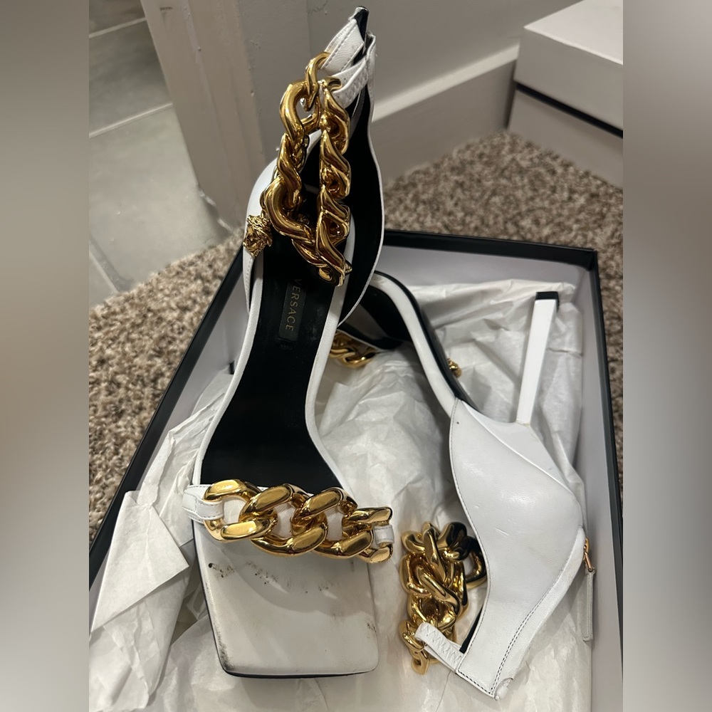 Versace heels size 40 - Picture 6 of 6